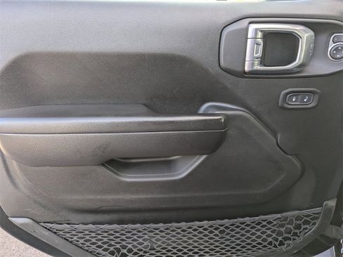 Used 2023 Jeep Gladiator Sport image 23