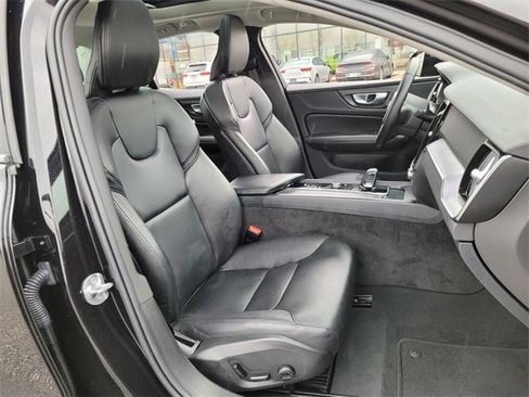 Used 2024 Volvo S60 B5 Core image 18