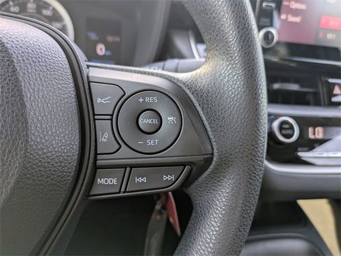 Used 2020 Toyota Corolla LE image 23