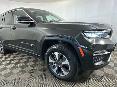 Used 2023 Jeep Grand Cherokee 4WD 4xe image 2