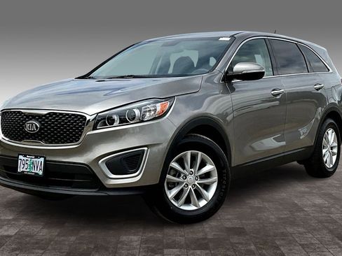 Used 2018 Kia Sorento L FWD image 2
