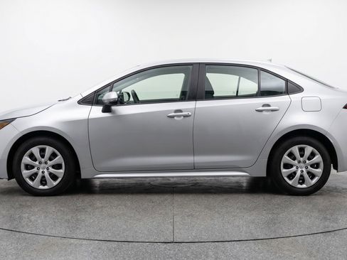 Used 2025 Toyota Corolla LE FWD image 5