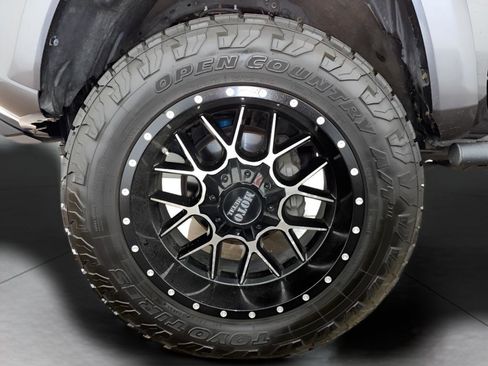 Used 2016 Toyota Tacoma SR image 21