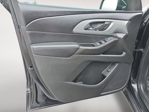 Used 2022 Chevrolet Traverse LT image 18