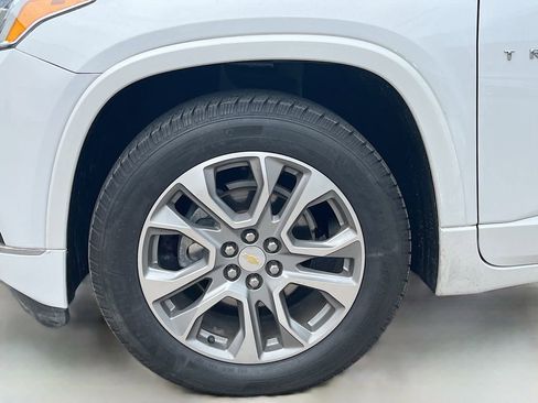 Used 2020 Chevrolet Traverse Premier FWD image 32