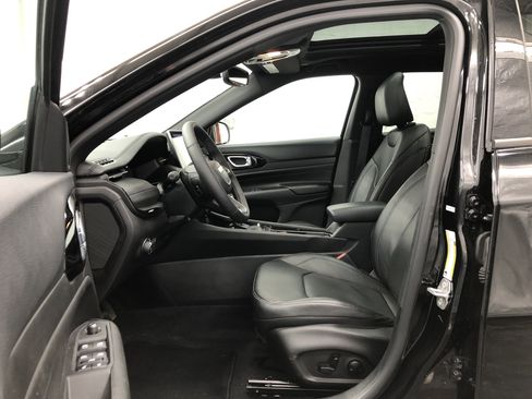 Certified 2025 Jeep Compass Limited w/ Driver Assist Group I image 16