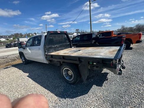 Used 2024 Chevrolet Silverado 3500 LT w/ Convenience Package image 6