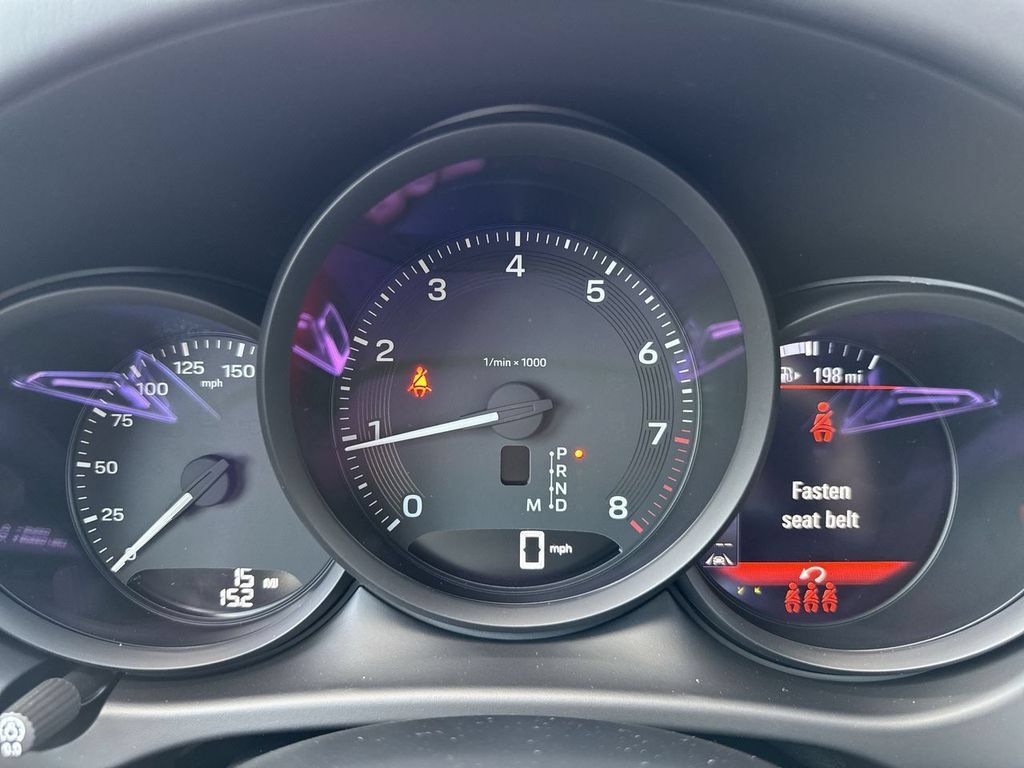 Certified 2026 Porsche Macan AWD/4WD image 11