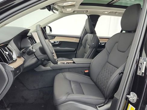 New 2025 Volvo XC90 B5 Plus w/ Protection Package Premier image 22