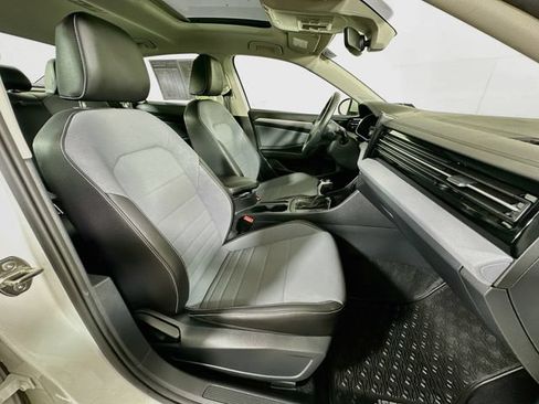 Used 2025 Volkswagen Jetta SE w/ Sunroof Package FWD image 27