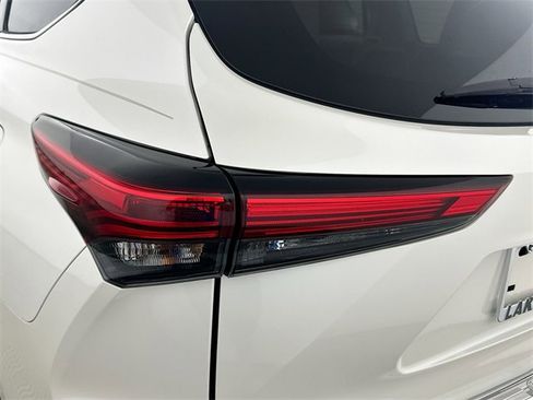 Used 2021 Toyota Highlander Platinum image 27