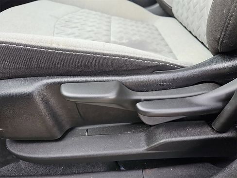 Used 2024 Chevrolet Equinox LS image 28