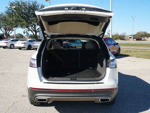 Used 2022 Lincoln Nautilus Reserve image 9