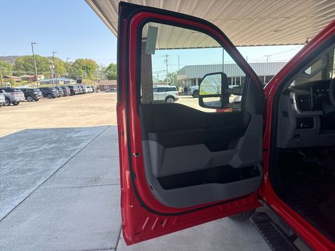 New 2026 Ford F350 4x4 Crew Cab DRW Super Duty image 16