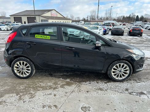 Used 2014 Ford Fiesta SE w/ Equipment Group 201A image 4