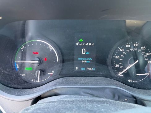 Used 2022 Toyota Sienna XSE image 6