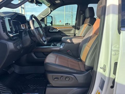 Used 2024 Chevrolet Silverado 3500 High Country w/ High Country Premium Package image 9