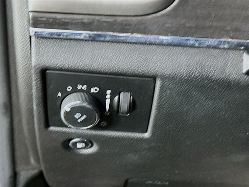 Used 2018 Jeep Grand Cherokee Limited image 17