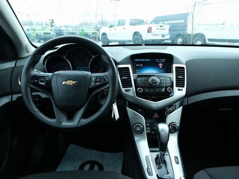 Used 2016 Chevrolet Cruze LT w/ Technology Package FWD image 27
