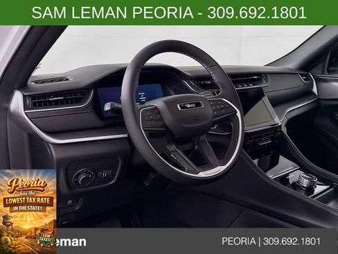 New 2025 Jeep Grand Cherokee Altitude image 9