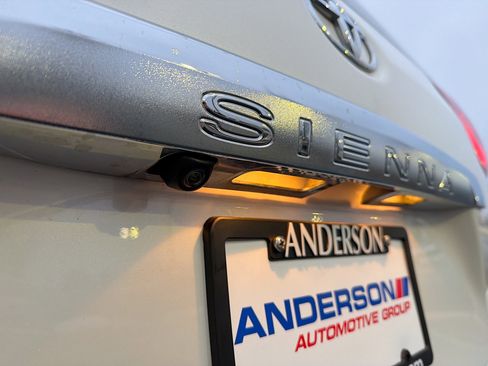 Used 2018 Toyota Sienna Limited Premium image 8