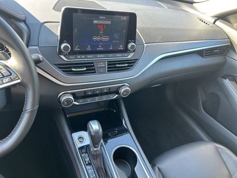 Used 2025 Nissan Altima 2.5 SR image 11