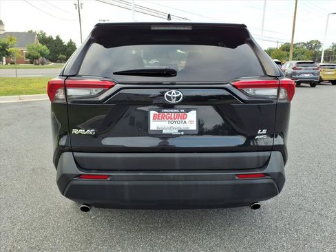 Used 2021 Toyota RAV4 LE AWD/4WD image 12