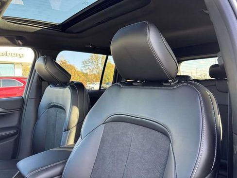 New 2025 Jeep Grand Cherokee Altitude image 15