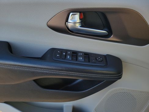 Used 2021 Chrysler Voyager Lxi FWD image 12