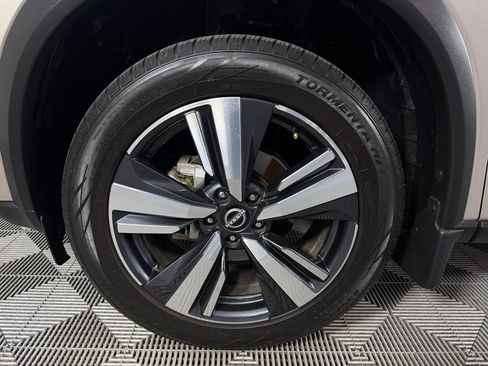 Used 2023 Nissan Rogue SL w/ SL Premium Package FWD image 11