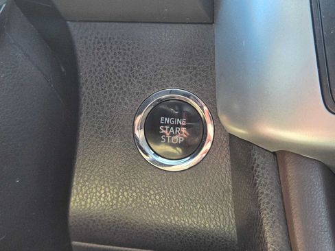Used 2018 Toyota Highlander XLE AWD/4WD image 33