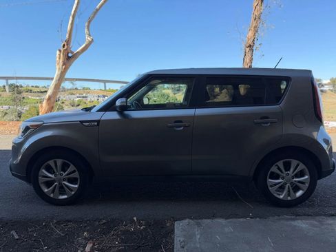 Used 2014 Kia Soul + FWD image 33