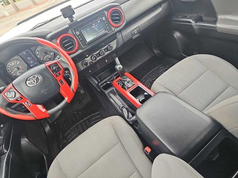 Used 2018 Toyota Tacoma SR image 21