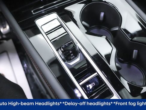 Used 2025 Volkswagen Atlas Peak Edition SE image 11