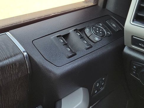 Used 2021 Ford F250 Lariat w/ Lariat Value Package AWD/4WD image 28