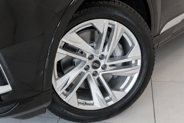 Used 2023 Audi Q7 3.0T Premium Plus AWD/4WD image 2