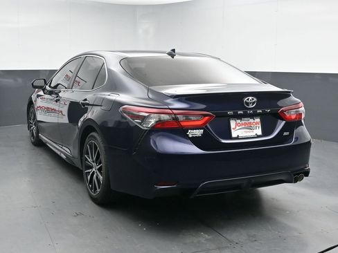 Used 2022 Toyota Camry SE FWD image 6