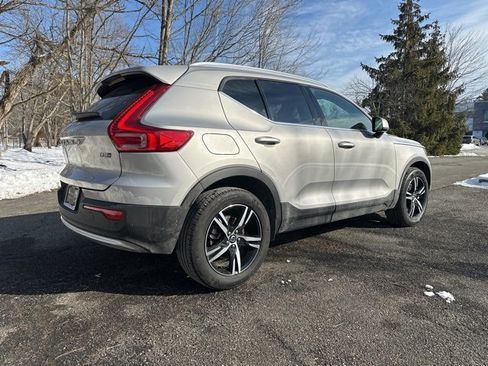 Certified 2025 Volvo XC40 B5 Core image 9