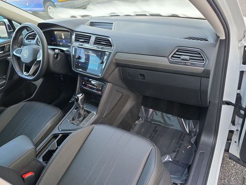 Used 2023 Volkswagen Tiguan SE image 30