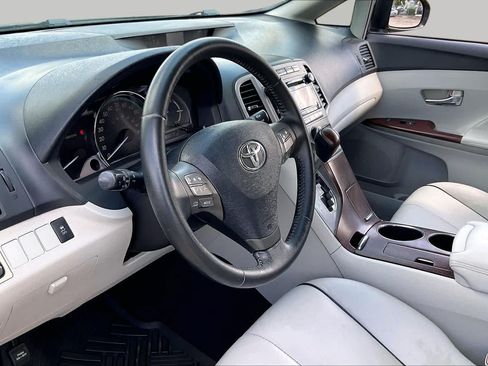 Used 2011 Toyota Venza w/ Leather Pkg FWD image 17