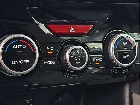 Certified 2022 Subaru Forester Limited image 17