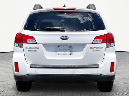 Used 2014 Subaru Outback 2.5i Premium AWD/4WD image 6