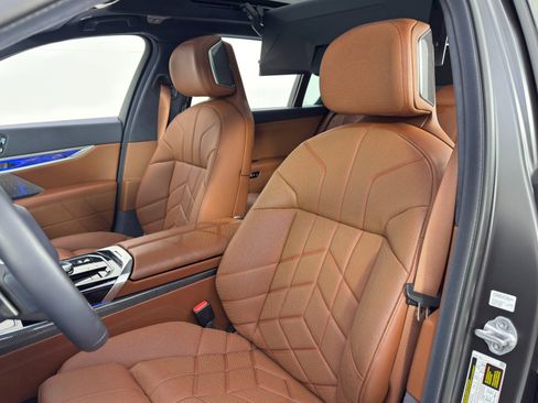 Used 2023 BMW i7 xDrive60 image 49