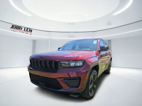 New 2025 Jeep Grand Cherokee Altitude image 6