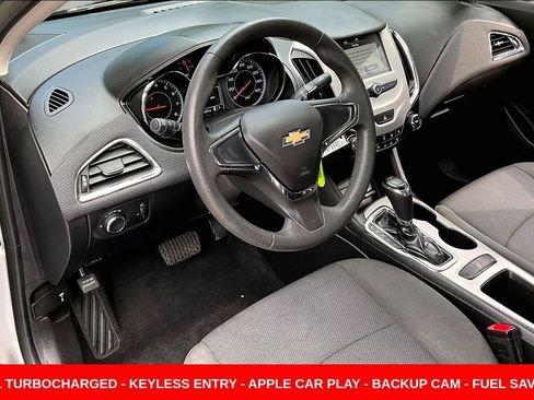 Used 2018 Chevrolet Cruze LS FWD image 17