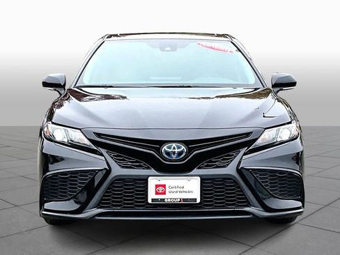 Certified 2022 Toyota Camry SE image 3