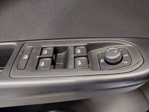 New 2025 Volkswagen Taos SE image 19