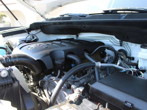 Used 2017 Toyota Tundra SR5 w/ SR5 Upgrade Package RWD image 34
