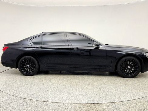 Used 2022 BMW 740i xDrive w/ Premium Package AWD/4WD image 4