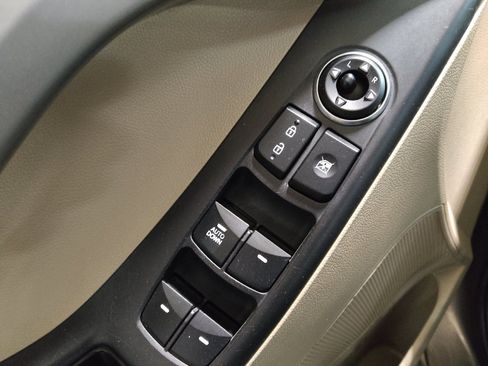 Used 2016 Hyundai Elantra SE image 27